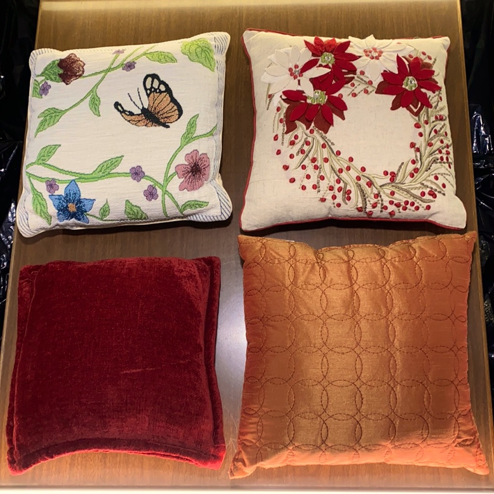 Set of pillows